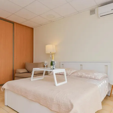 Center Apartment *